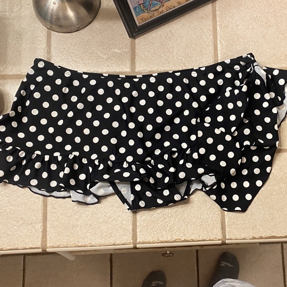 Black and White Polka Dot Ruffle Swimsuit Skirt - Picture 1 of 3